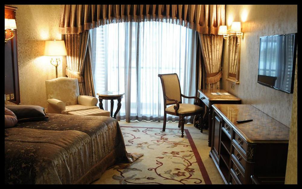 Merit Royal Hotel & Casino Karavas  외부 사진